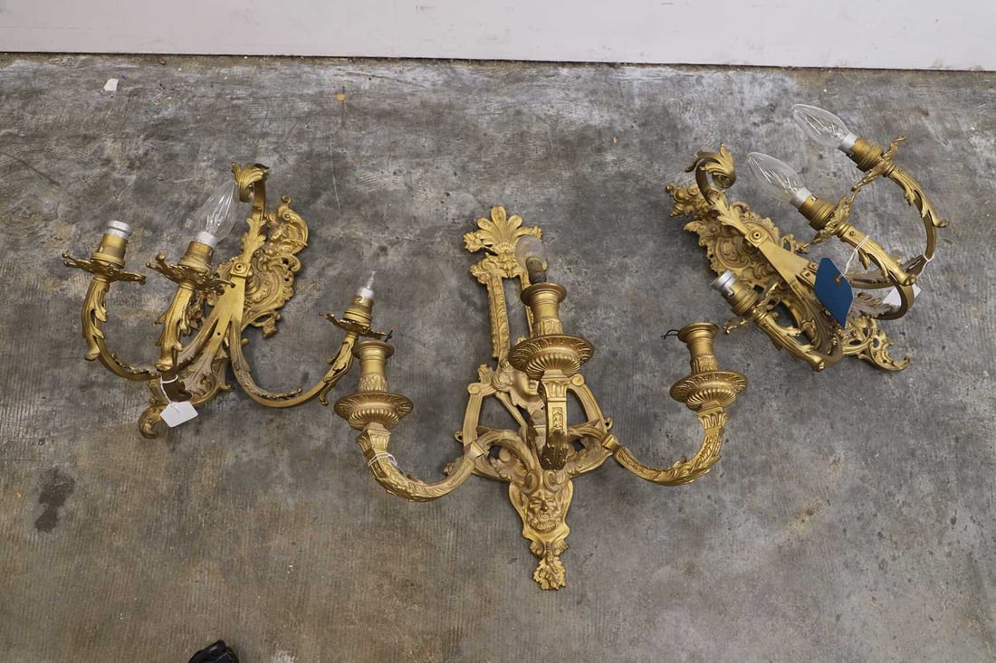 A composed set Louis XV-style gilt-metal wall appliques or sconces, late 19th / early 20th century, - 4