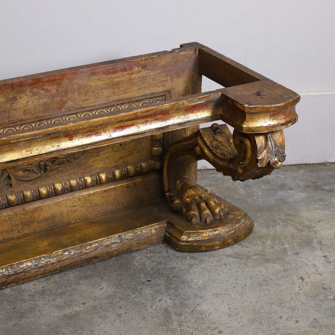 A Continental carved giltwood altar piece, circa late 18th century, - 4