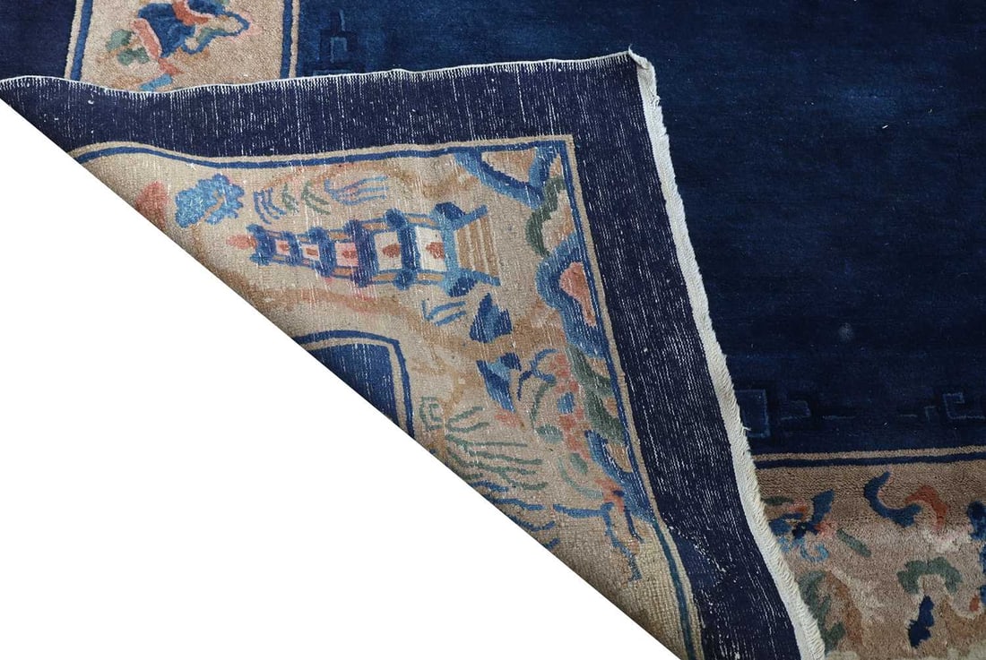A Chinese wool rug, early 20th century, - 3