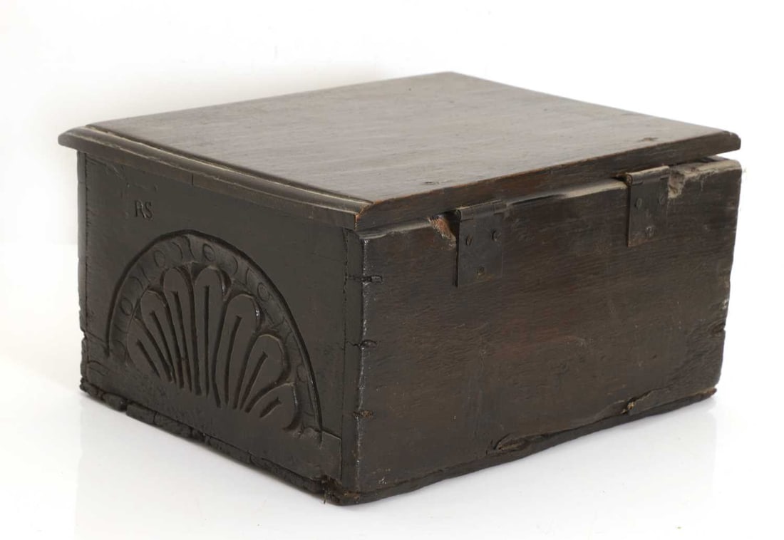 Two oak bible boxes, early 18th century and later, - 4