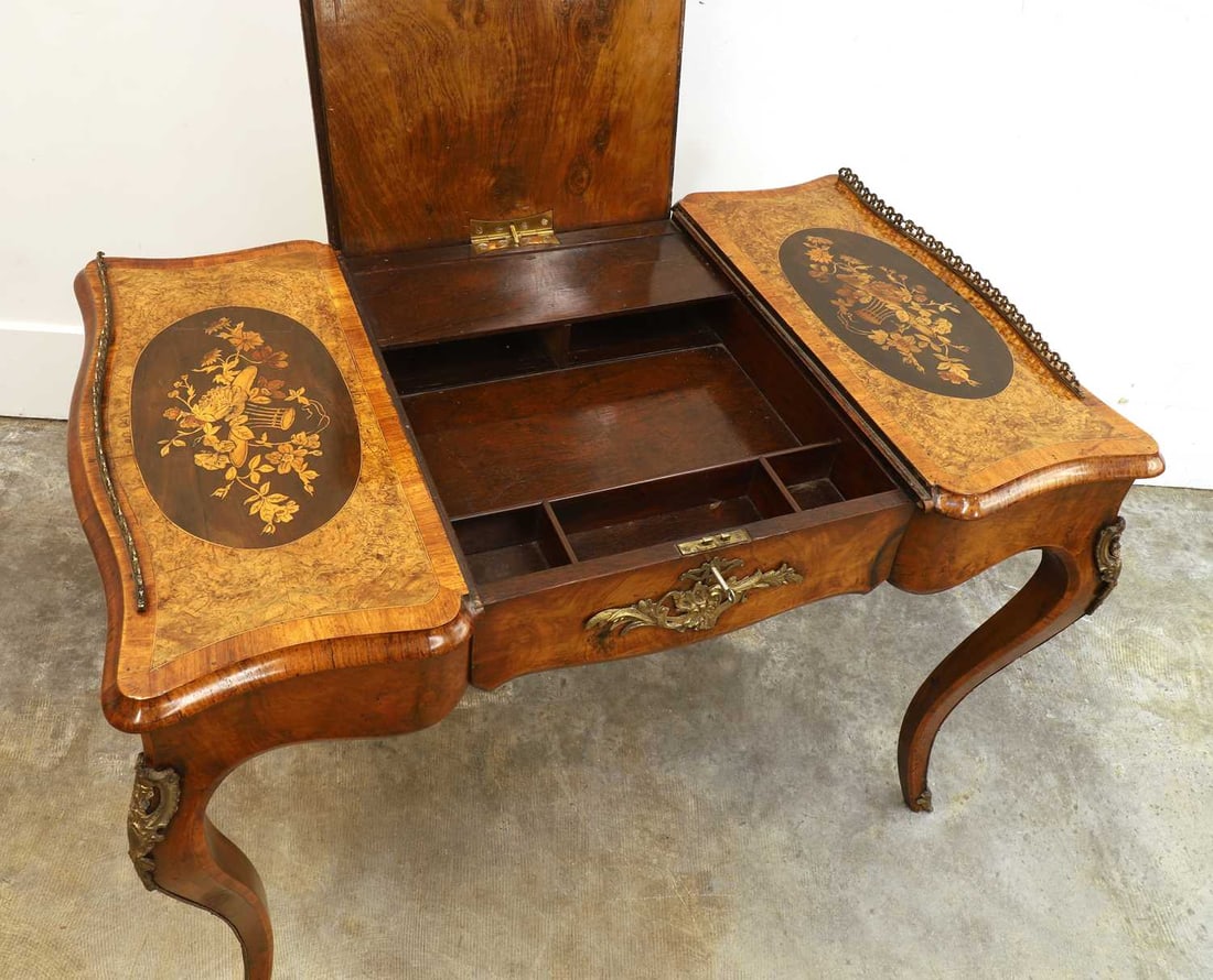 A Louis XV style walnut and crossbanded shaped top bureau plat, c.1860, - 3