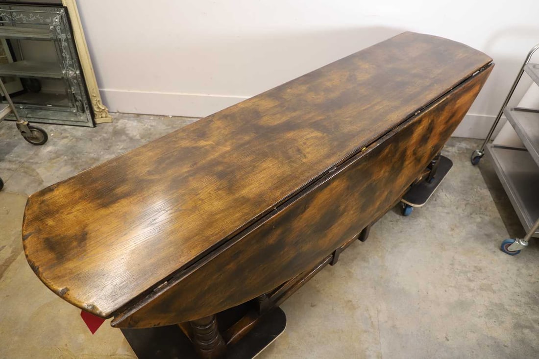 A George II-style oak wake table, 20th century, - 2