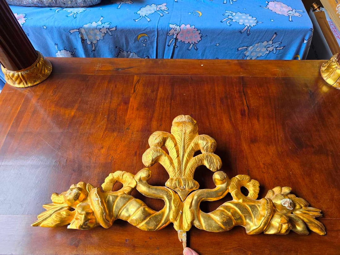 A French gilt and carved curtain pelmet, late 18th century, - 2