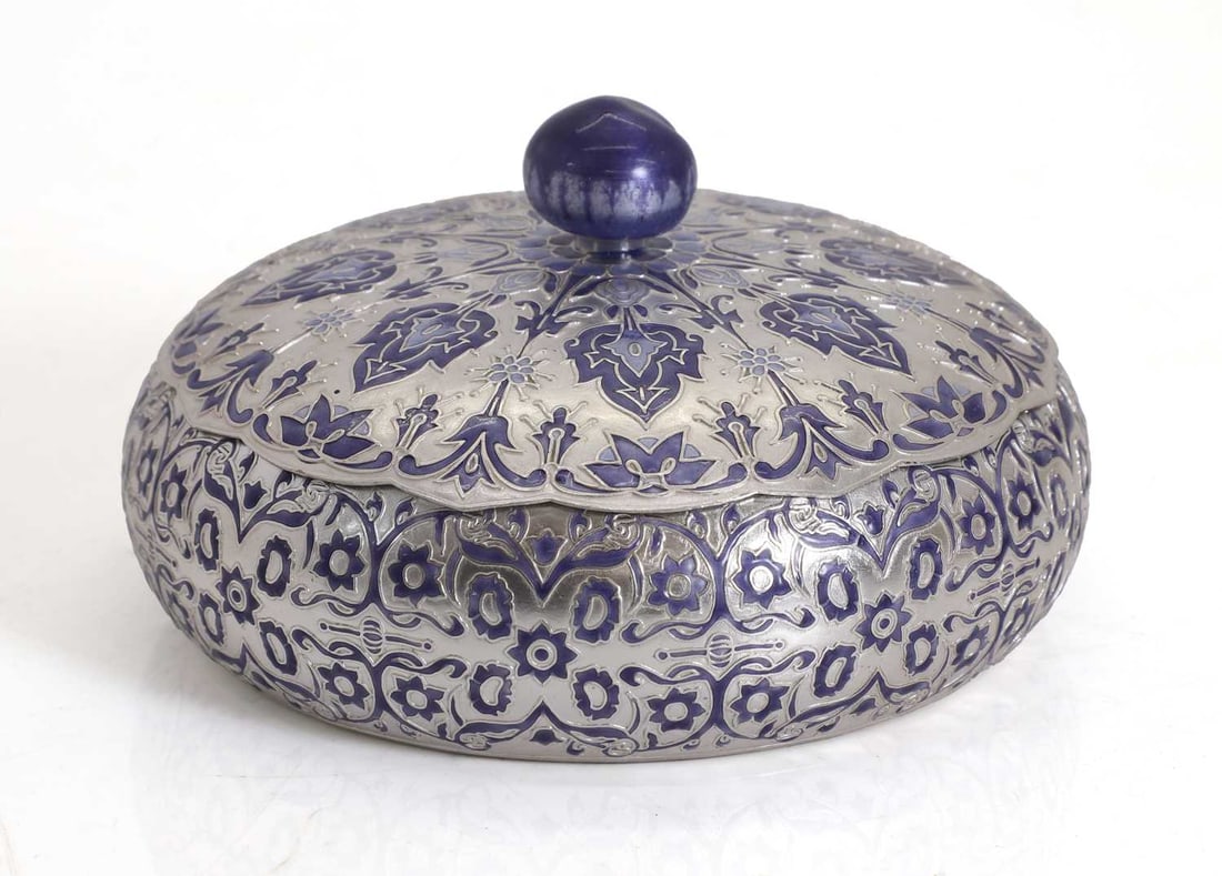 A Korean silver and cloisonne enamel box and cover, of recent manufacture,: A Korean silver and cloisonne enamel box and cover, of recent manufacture, stamped 990 to the base, with geometric purple flower motifs throughout 15cm wide, 8cm high, 15.89 ozt