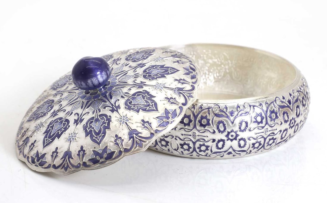 A Korean silver and cloisonne enamel box and cover, of recent manufacture, - 2