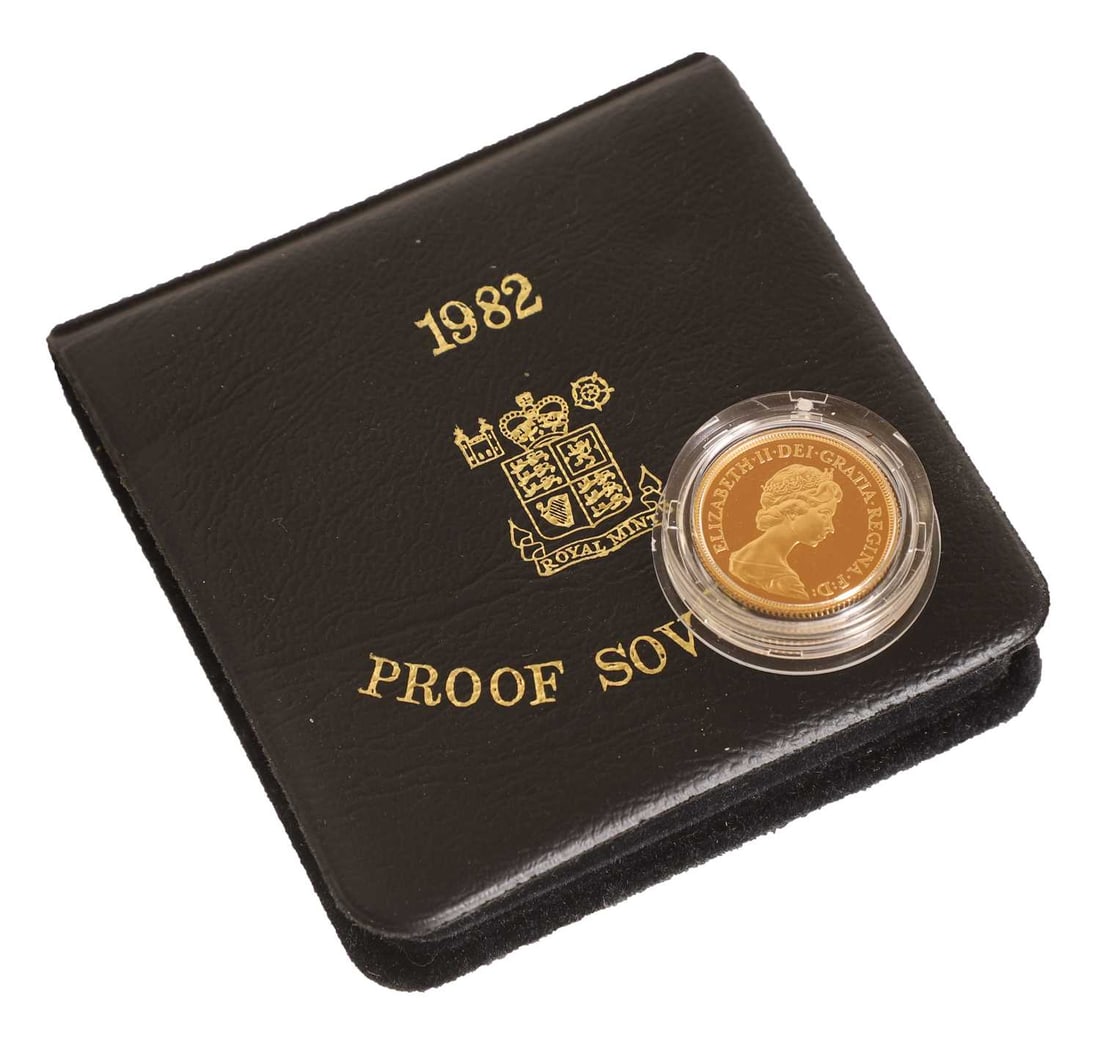 Coins, Great Britain, Elizabeth II (1952-2022),: Coins, Great Britain, Elizabeth II (1952-2022), Proof Sovereign, 1982, complete in capsule with certificate and case of issue