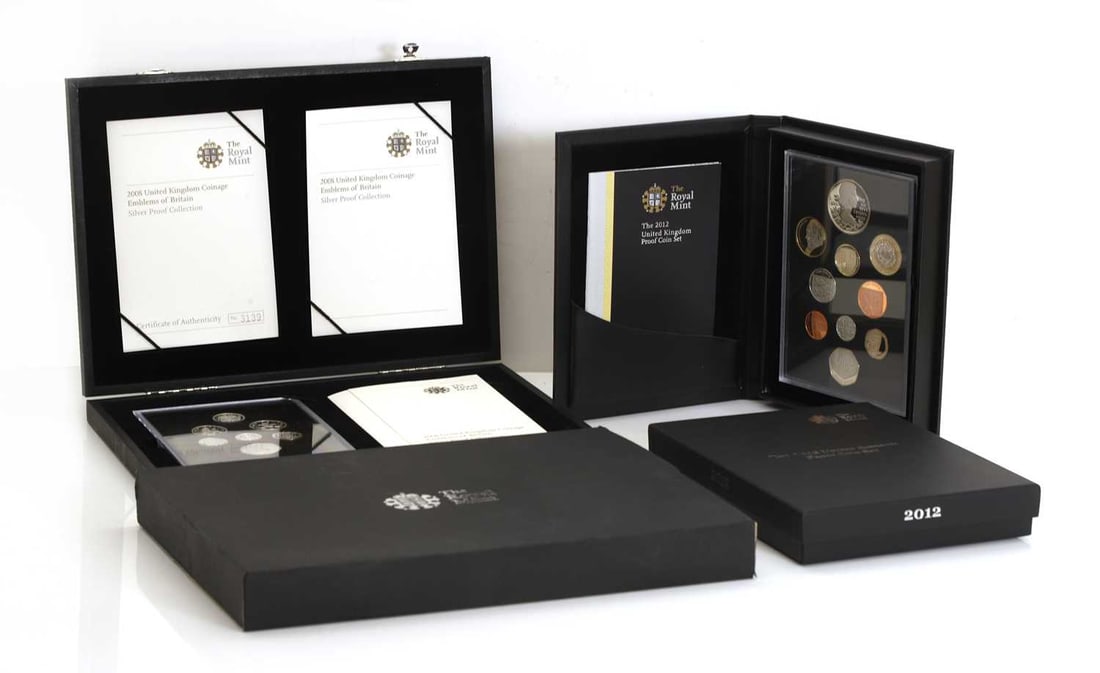 Coins, Great Britain,: Coins, Great Britain, a selection of commemorative coins including The 200th Anniversary of The Battle of Trafalgar, 2005, 2-Crown Set, The Queen Mother Silver Centenary Crown, The Queen Mother