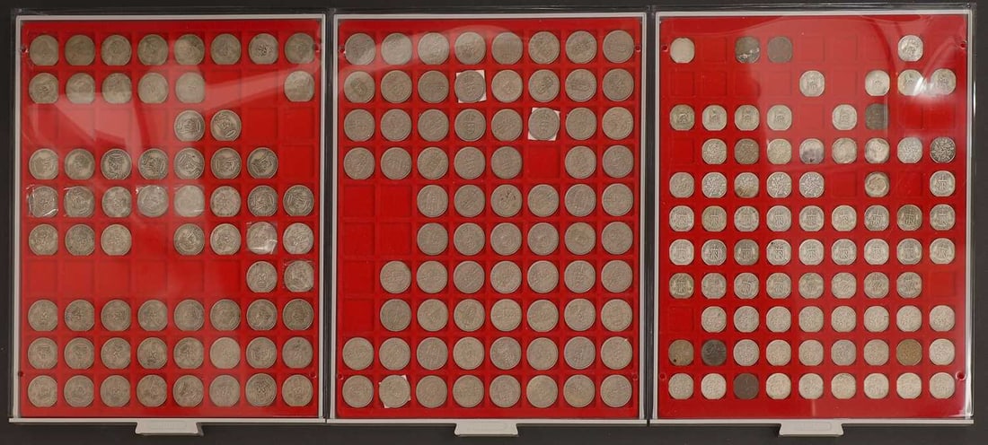 Coins, Great Britain,: Coins, Great Britain, a selection of coin trays containing decimal and pre-decimal coinage and pre 1947 silver coinage