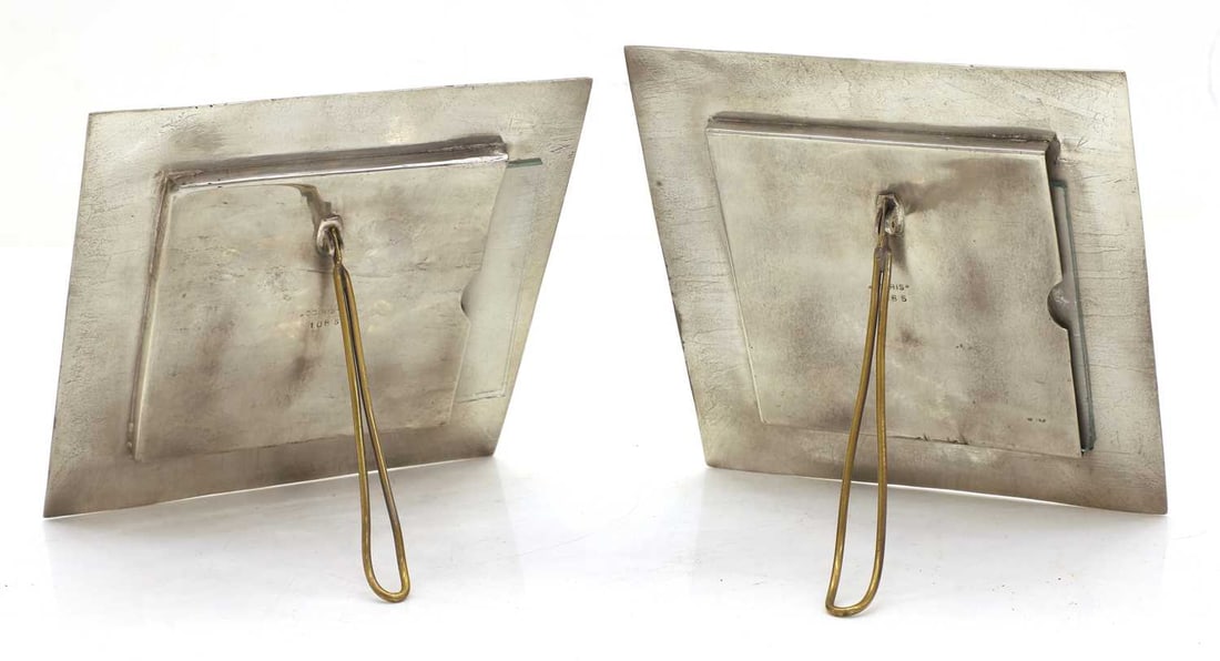 A pair of Art Nouveau pewter photograph frames, 20th century, - 2