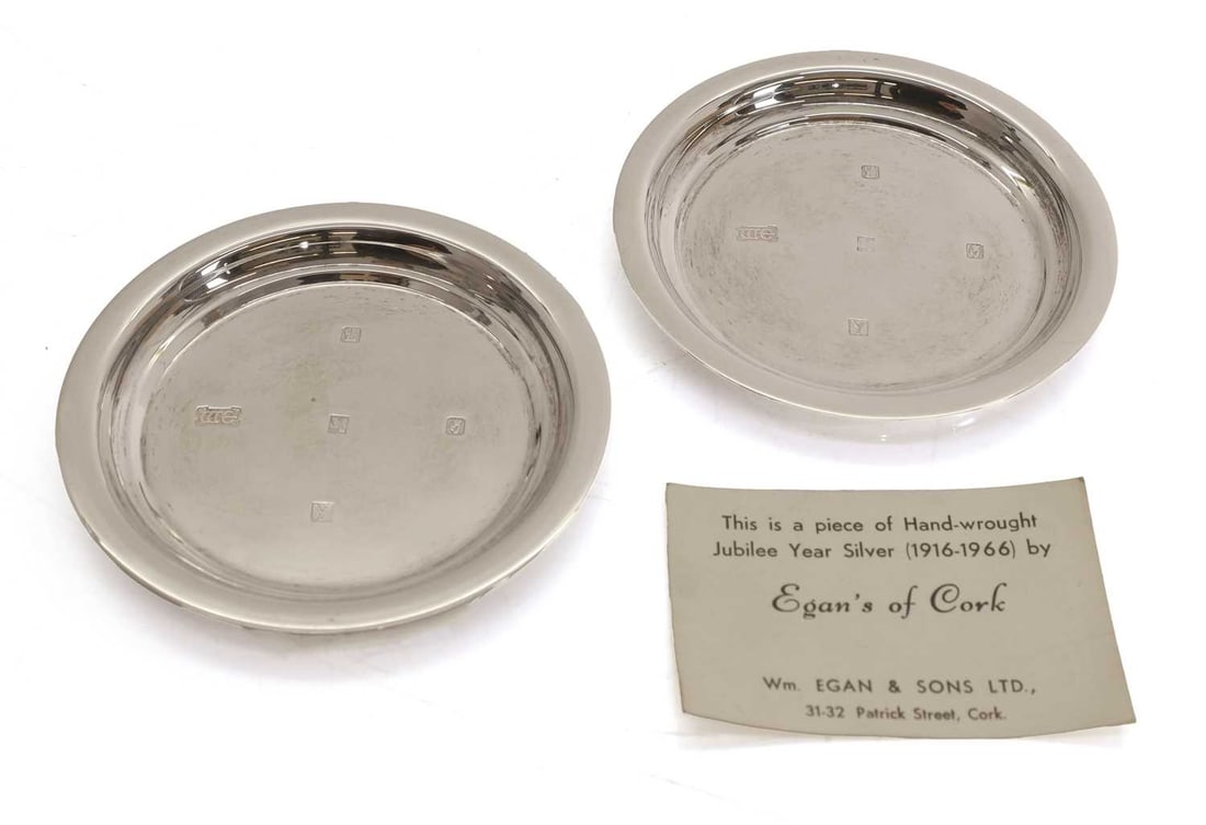 A pair of Irish pin dishes,: A pair of Irish pin dishes, by William Egan & Sons, Dublin, 1966, of simple form 11cm diamter, 4.9ozt 2