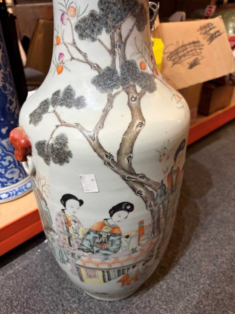 A Chinese qianjiang-enamelled vase, early 20th century, - 9
