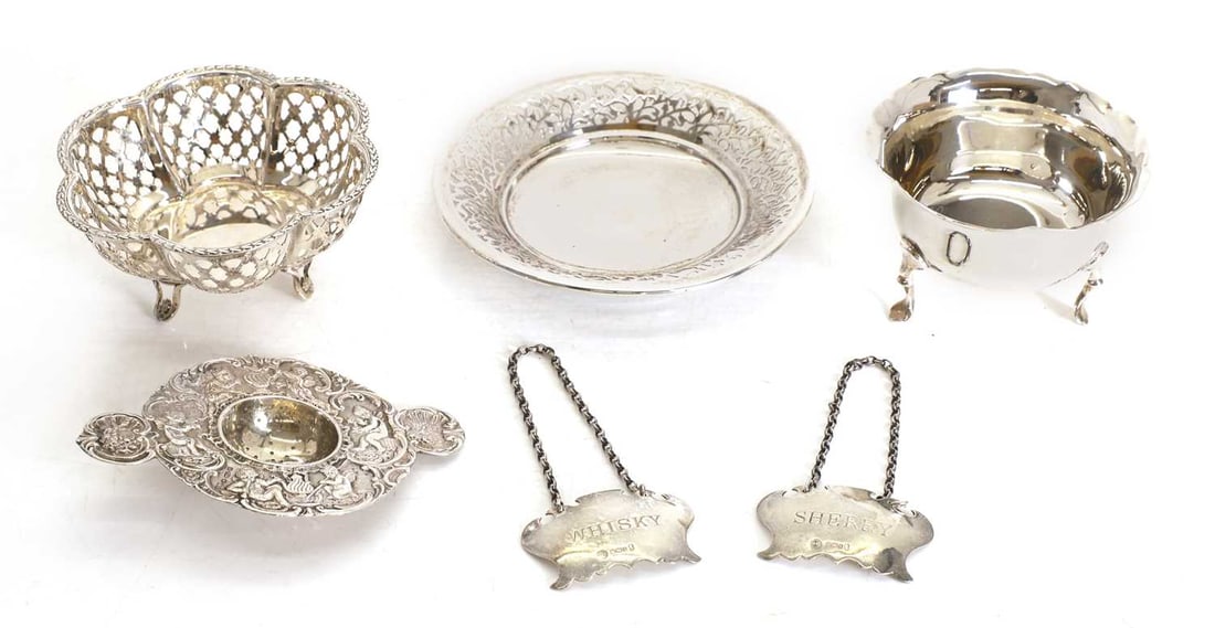 A collection of silver dishes, (1 of 1)