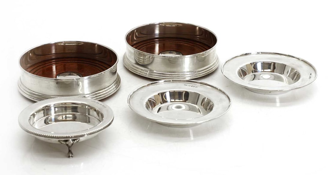 A collection of silver pin dishes and coasters,: A collection of silver pin dishes and coasters, to include two silver and wooden coasters, by W I Broadway & Co, Birmingham, 1994, a pair of pin dishes, also by W I Broadway & Co, Birmingham, 