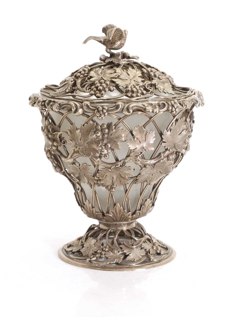 A pierced bon bon dish and cover,: A pierced bon bon dish and cover, by Edward, John & William Barnard, London, 1846, profusley decorated in the classical style, ancanthus detailing, berries, leaves and vines, the cover surmounted