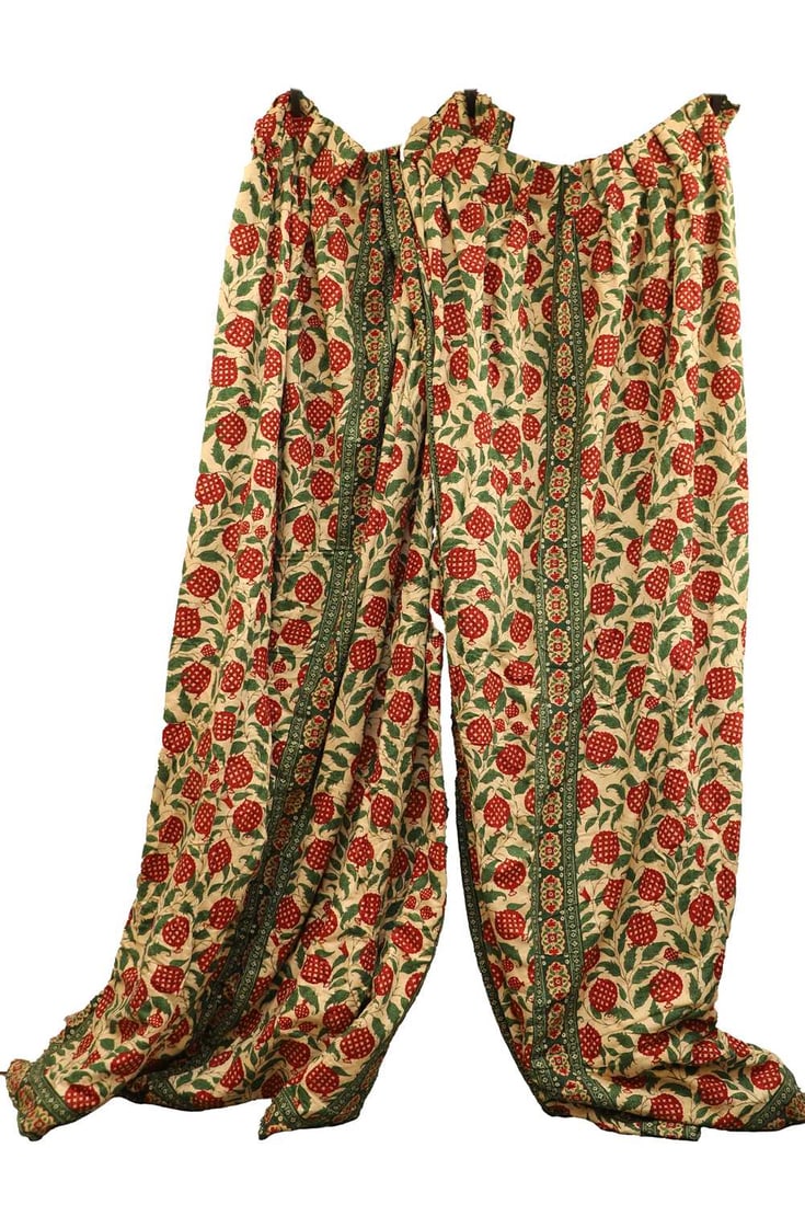 A pair of 'Srinagar' pattern printed curtains, of recent manufacture, (1 of 2)