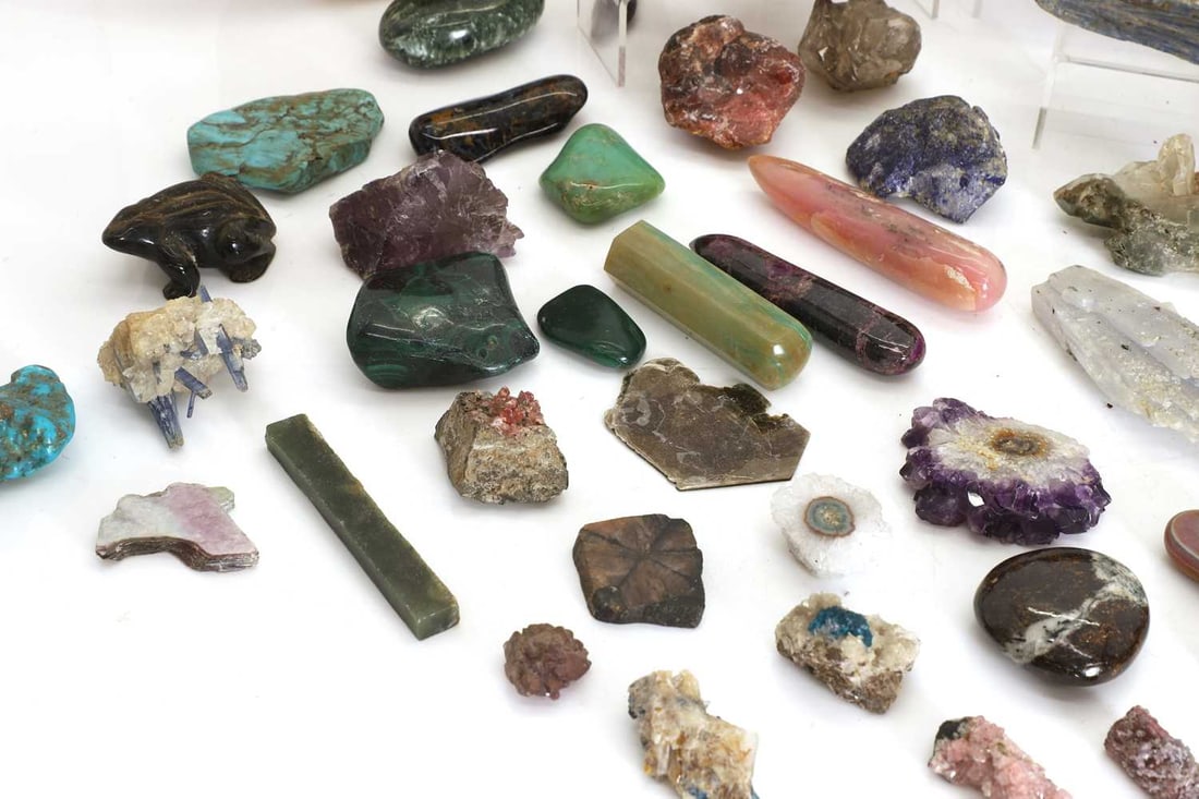A collection of semi precious stones and quartz fragments - 2