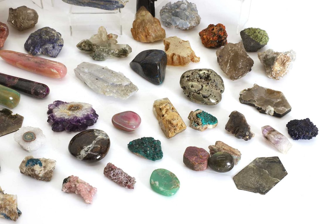 A collection of semi precious stones and quartz fragments - 4