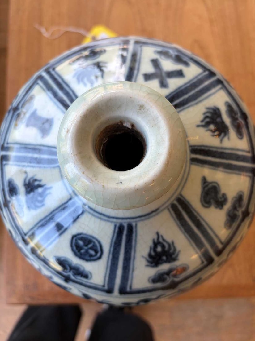 A Chinese blue and white meiping vase, 20th century, - 3