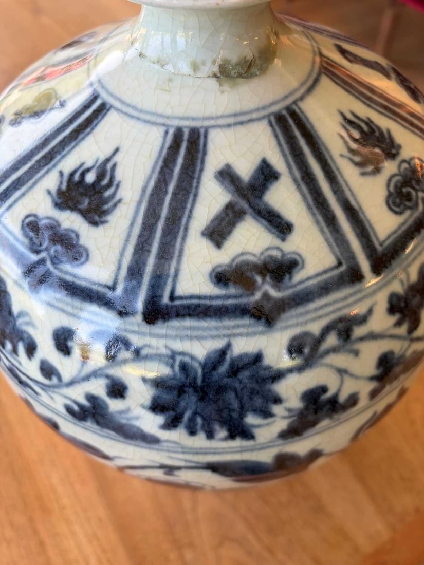A Chinese blue and white meiping vase, 20th century, - 6