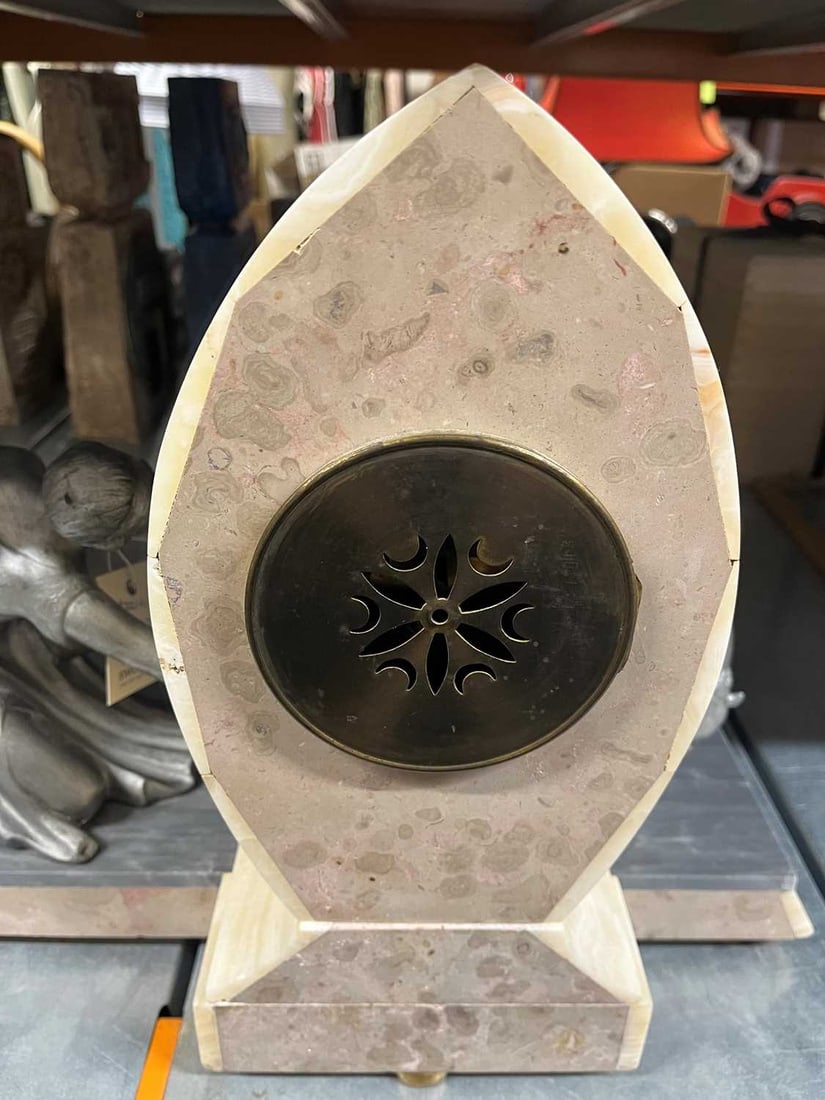 Art Deco clock garniture, a marble clock garniture, - 7