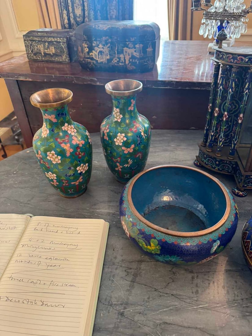 A collection of Chinese and Japanese cloisonne and a mantle clock, 19th/20th century, - 2
