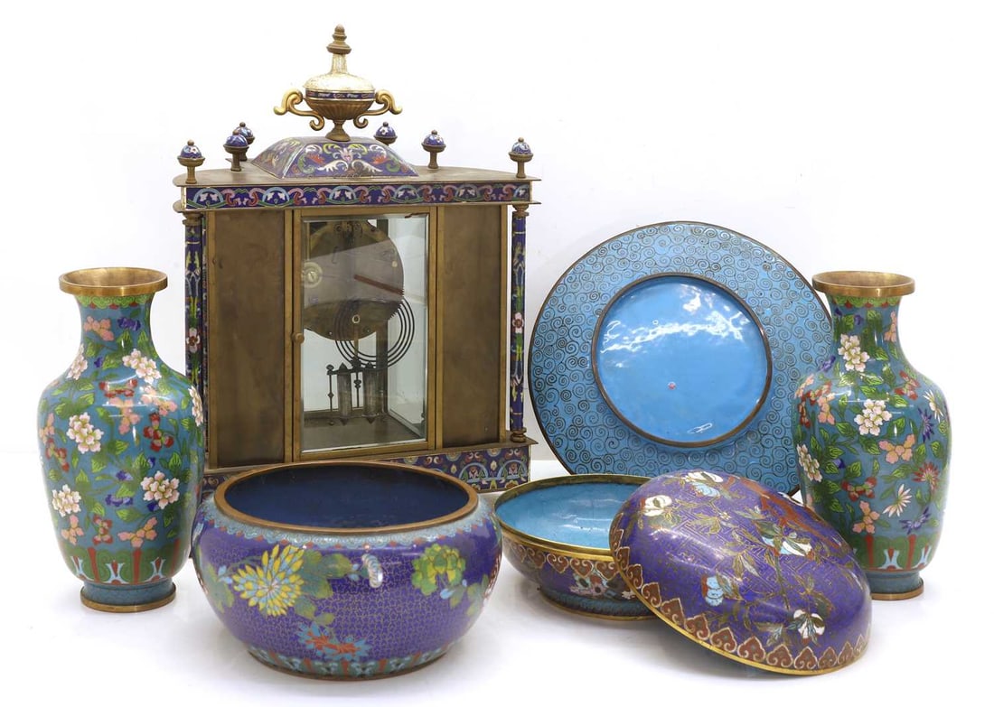 A collection of Chinese and Japanese cloisonne and a mantle clock, 19th/20th century, - 3