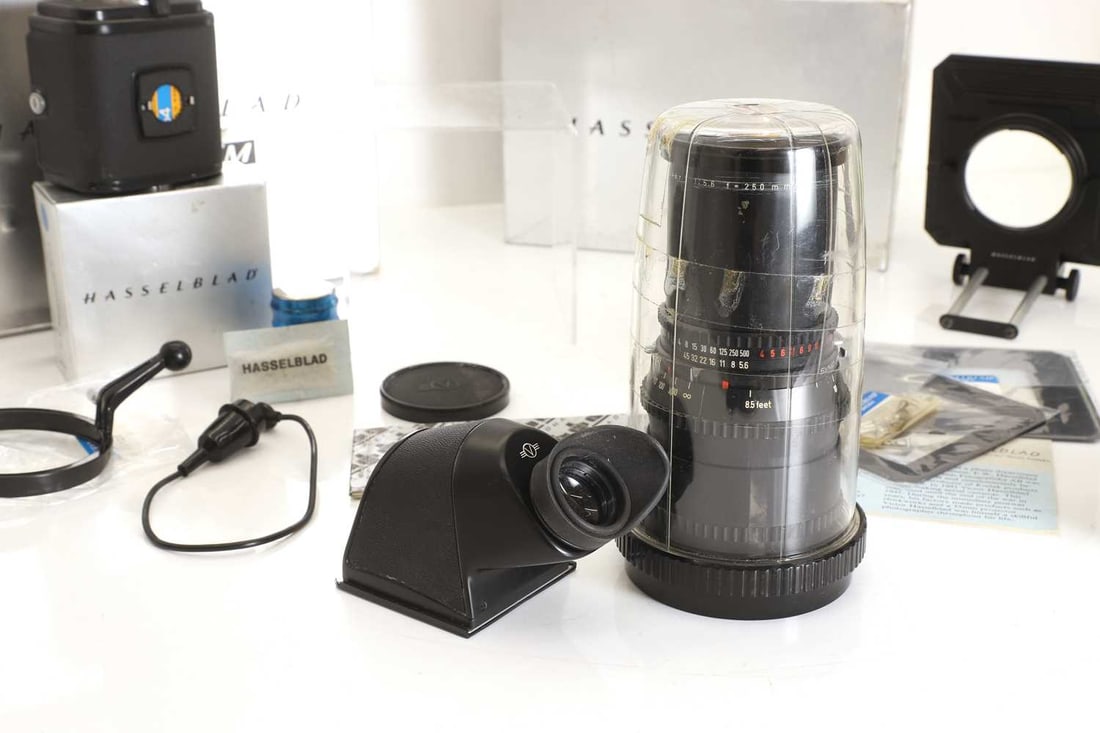 A Hasselblad 500 ELM outfit, circa 1979 - 6