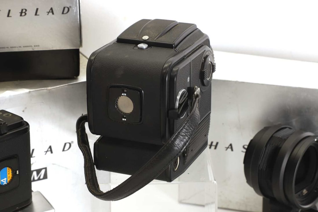 A Hasselblad 500 ELM outfit, circa 1979 - 7