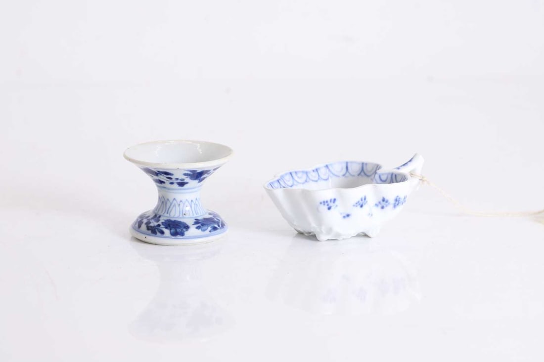 Two blue and white porcelain items, 18th century, (1 of 1)