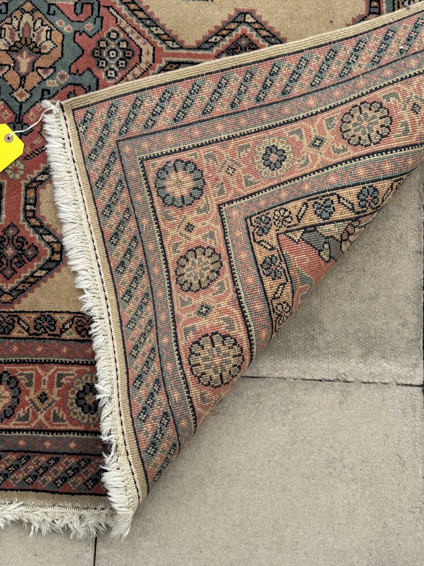 Two Persian style wool rugs, 20th century, - 4