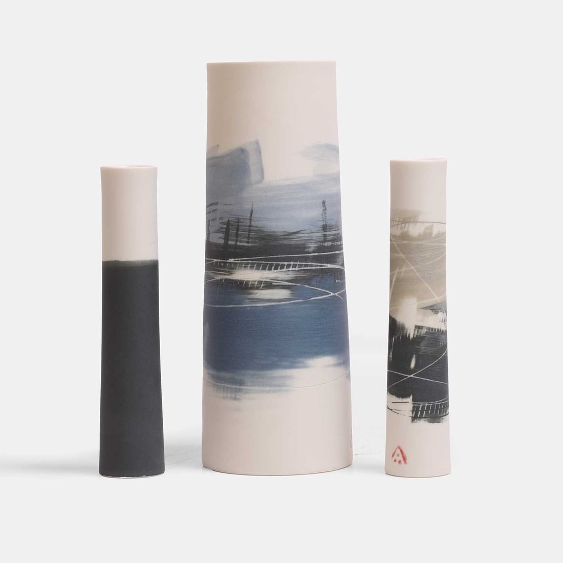 Ali Tomlin (British, contemporary), three porcelain vases, (1 of 2)