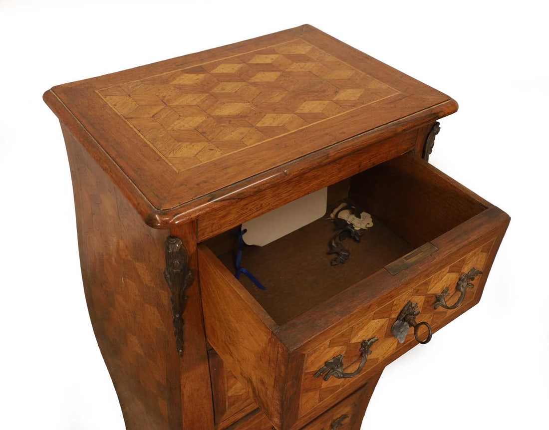 An early French kingwood and gilt metal mounted parquetry commode, early 20th century, - 2