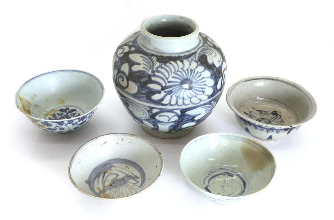 Four provincial Chinese bowls, 19th century, - 2