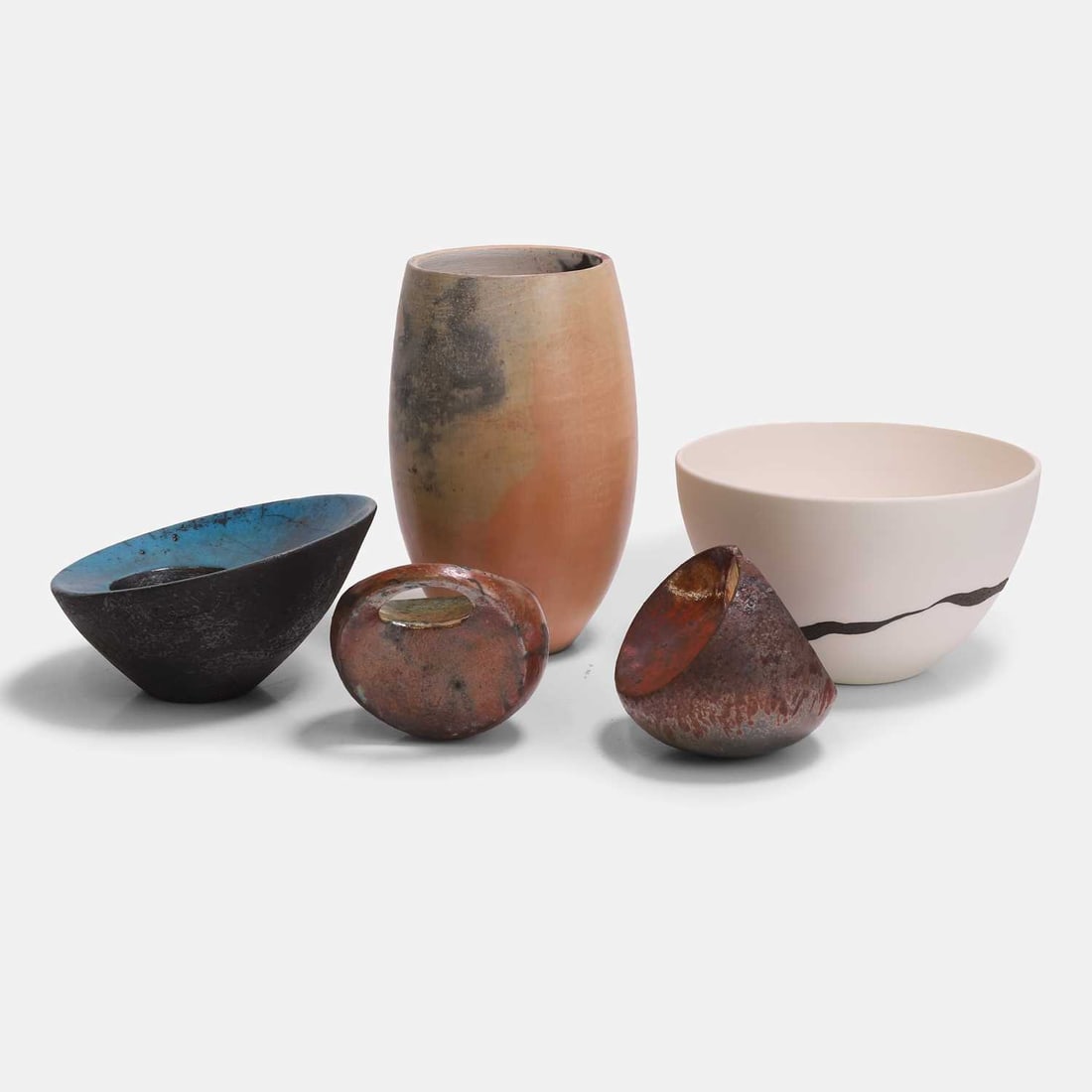 Leonie Rutter (British, contemporary), a collection of porcelain items, - 2