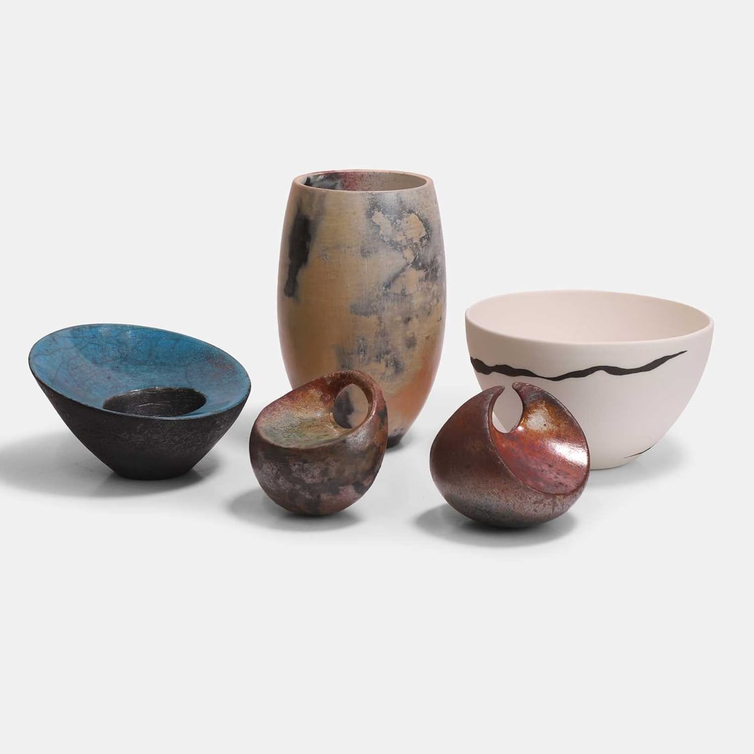 Leonie Rutter (British, contemporary), a collection of porcelain items, - 3