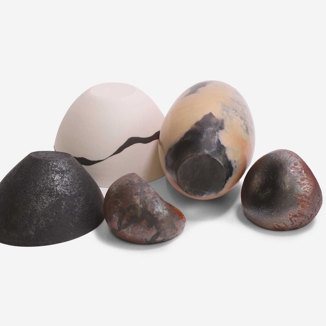Leonie Rutter (British, contemporary), a collection of porcelain items, - 5