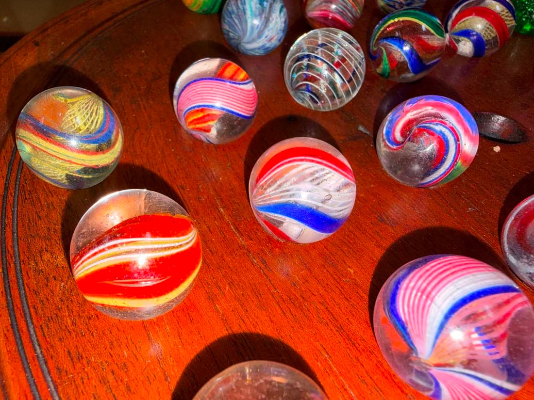 A collection of Victorian handmade marbles, 19th century and later - 11