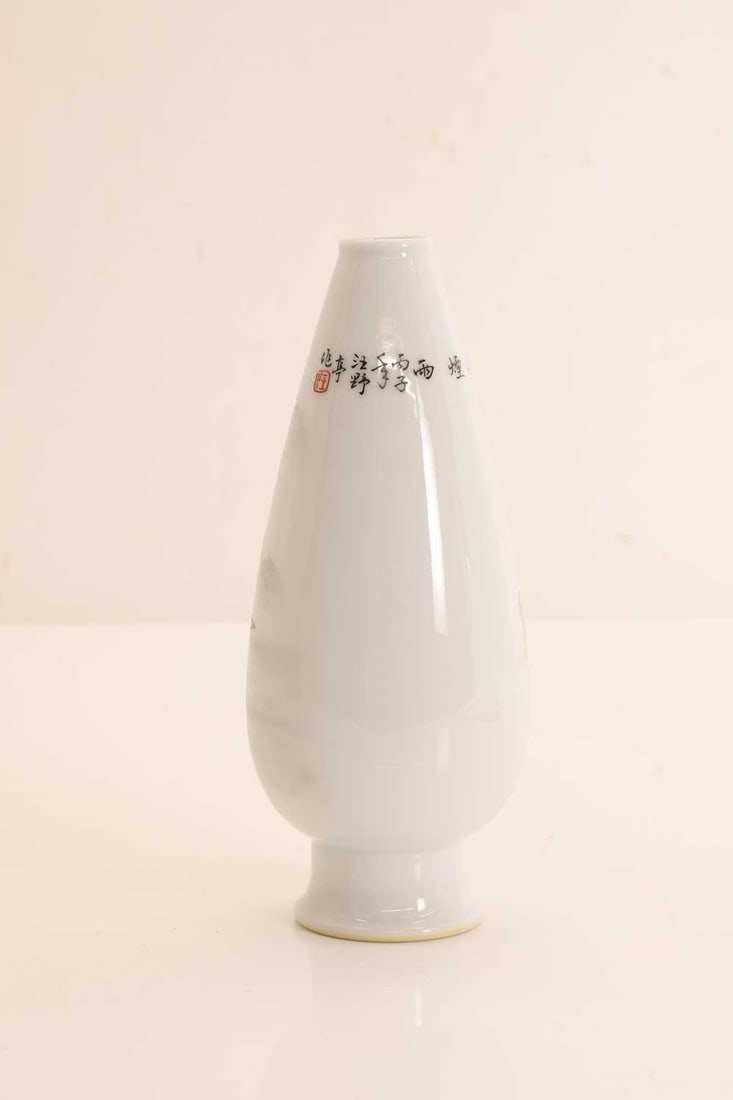 A Chinese porcelain vase, - 2