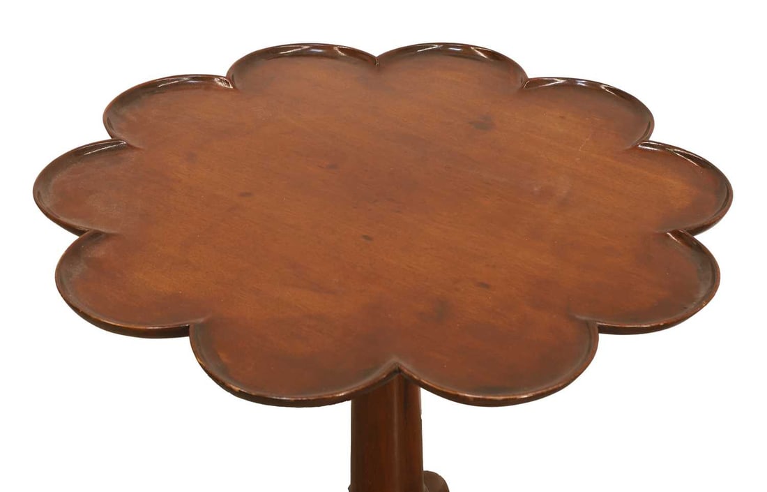 A tilt top wine table with a piecrust top 19th century, - 2
