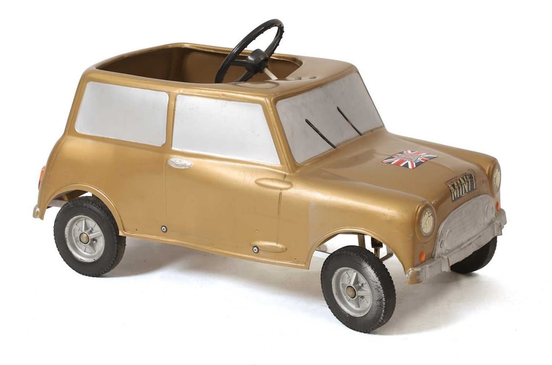 A 1960s Leeway Mini Cooper Mk1 pedal car (1 of 5)