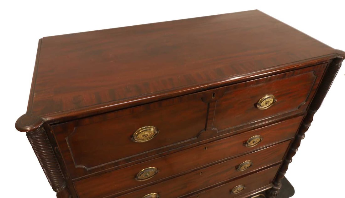 A mahogany secretaire chest of drawers, early 19th century, - 2