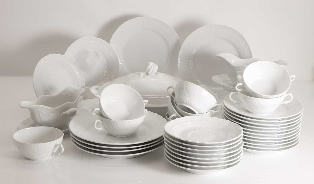 A Richard Ginori porcelain dinner service, 20th century, (1 of 6)