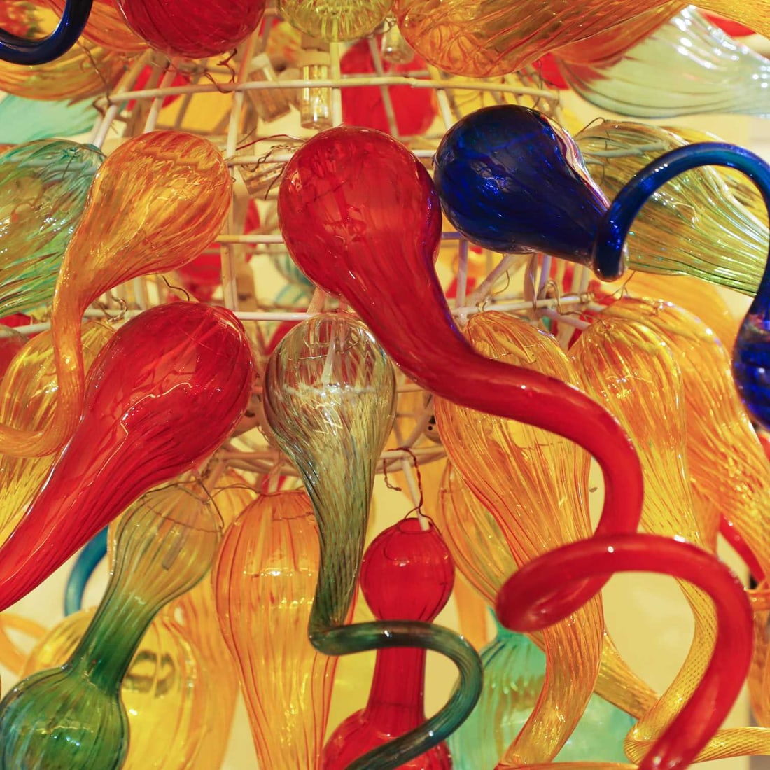 Manner of Dale Chihuly, a chandelier, - 2