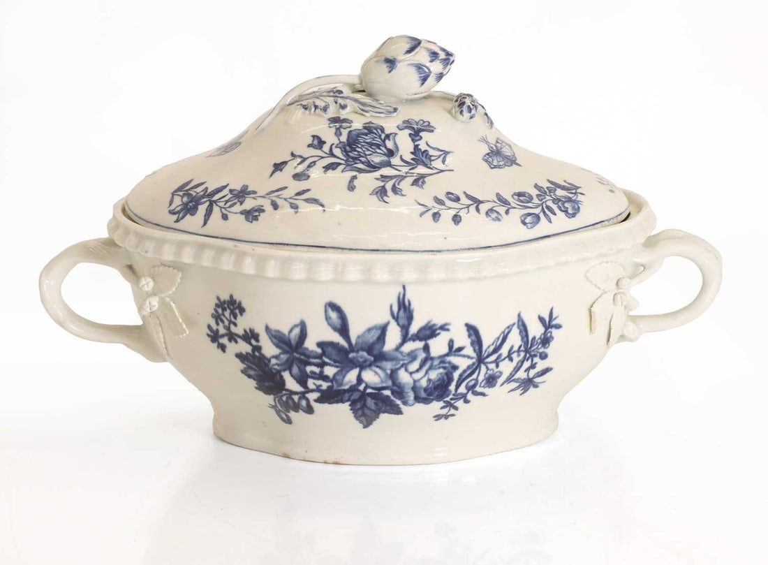 A Worcester blue and white lidded tureen dish, 18th century: A Worcester blue and white lidded tureen dish, 18th century decorated with in a floral and fruit design, and a floral bud finial to the lid, and twisted stem twin handles, with blue crescent moon