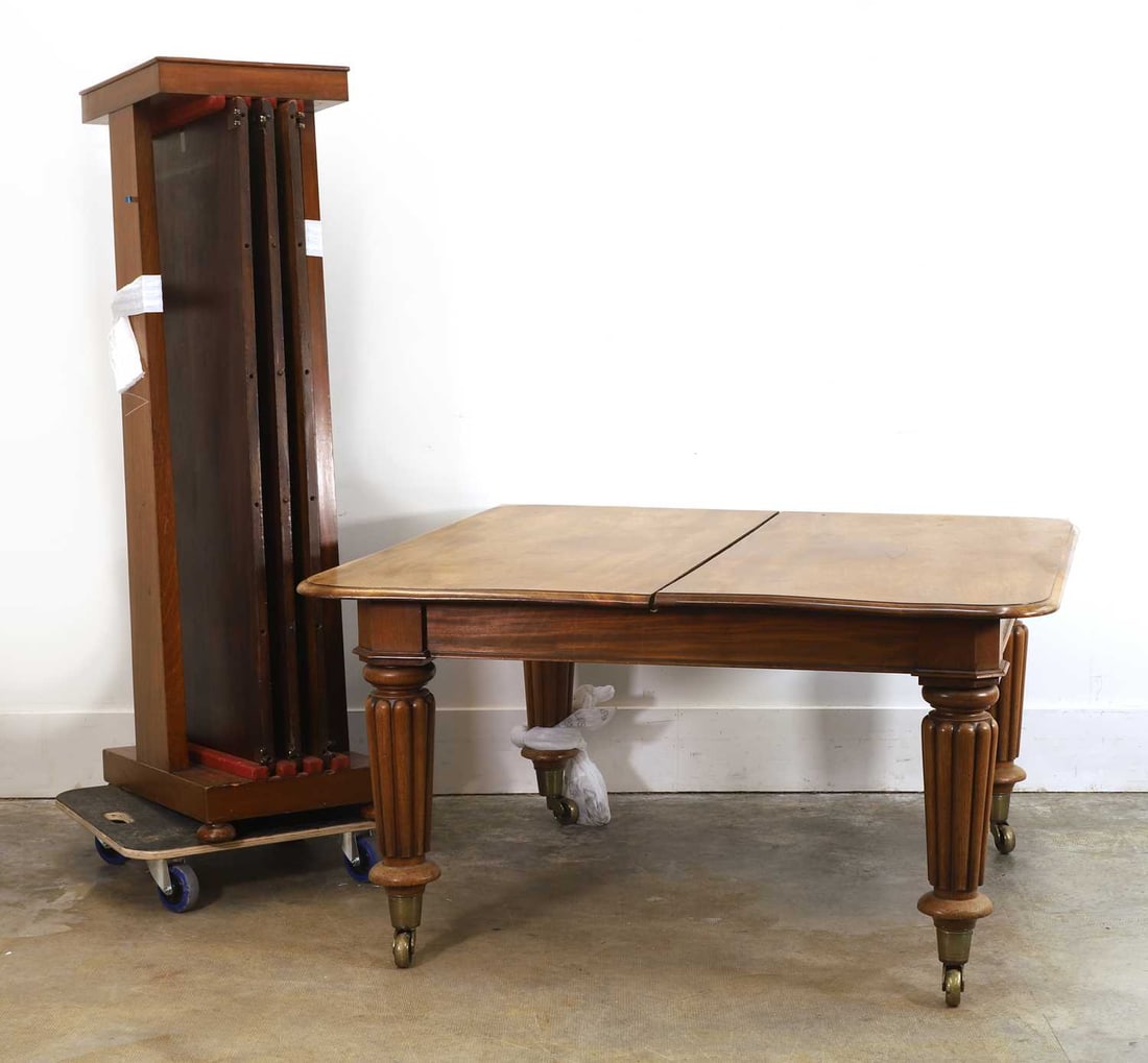 A William IV mahogany extending dining table, second quarter 19th century, (1 of 2)