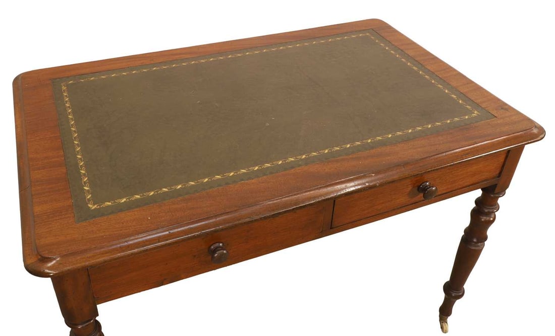A Victorian mahogany leather writing table/desk, early 20th century, - 2