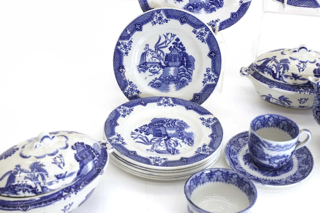 A Cauldon blue and white toy tea service, 20th century, - 2