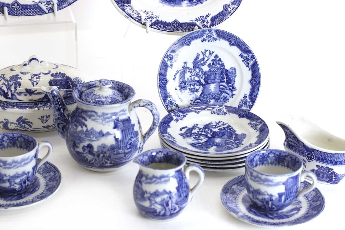 A Cauldon blue and white toy tea service, 20th century, - 3