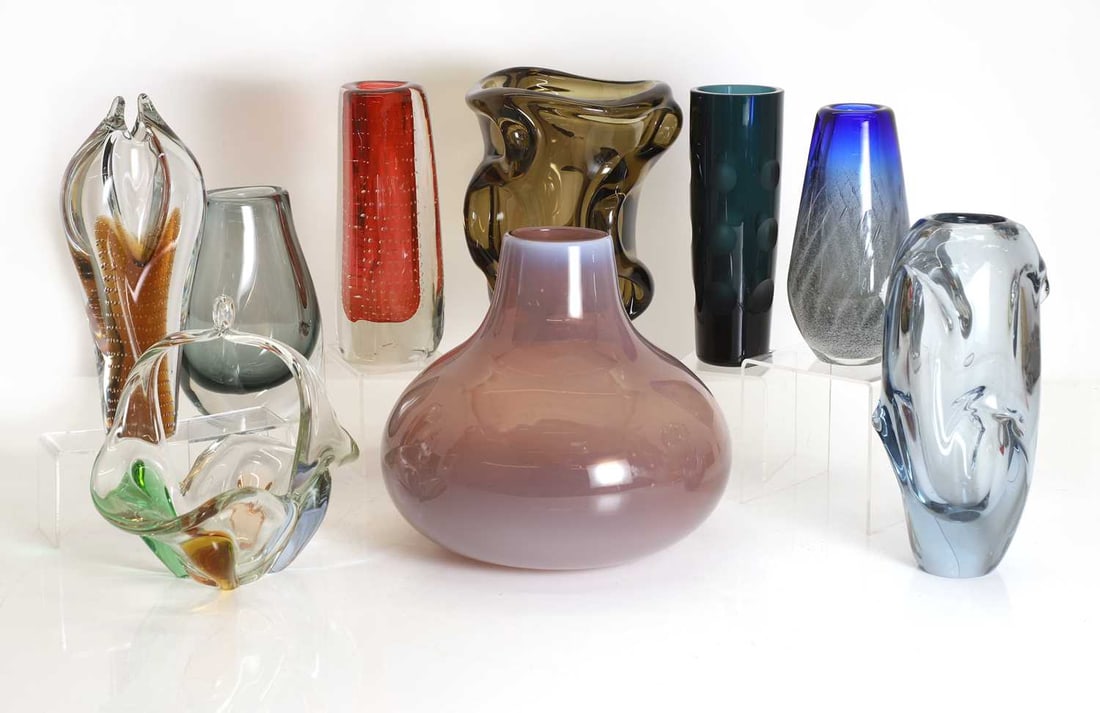 A collection of Czech and German glass items, 20th century: A collection of Czech and German glass items, 20th century to include a Theresienthal vase, with a bubbled interior, a Friedrich Kristall vase, with printie cut decoration, a Skrdlovice vase,