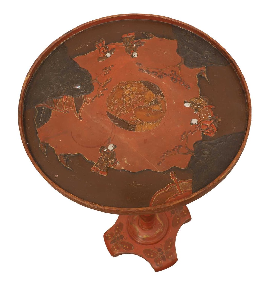A Japenese style lacquered chinoiserie side table, 20th century, - 2